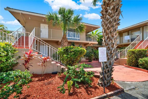 2864 NE 32nd St # 7, Fort Lauderdale FL 33306