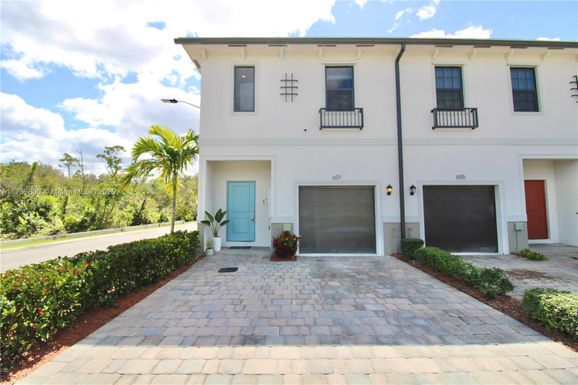601 SW 11th St # 601, Florida City FL 33034