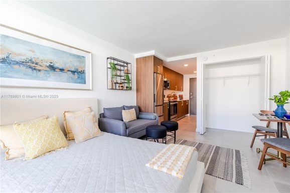 1950 W 49th St # 270, Hialeah FL 33012