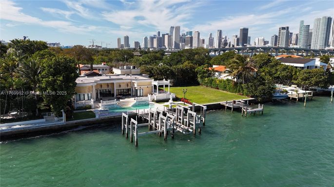921 N Venetian Dr, Miami FL 33139