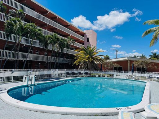 200 NE 12th Ave # 1C, Hallandale Beach FL 33009