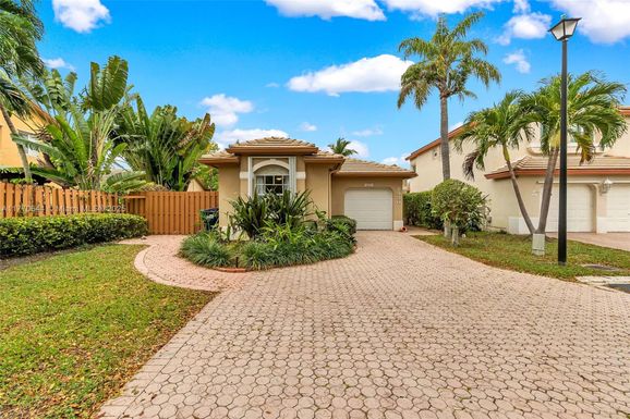 2930 NW 99th Ct, Doral FL 33172