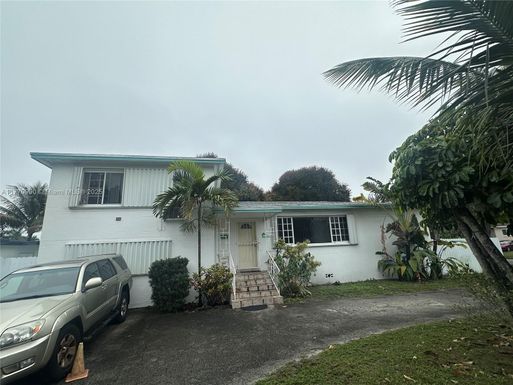 102 NE 122nd St, North Miami FL 33161
