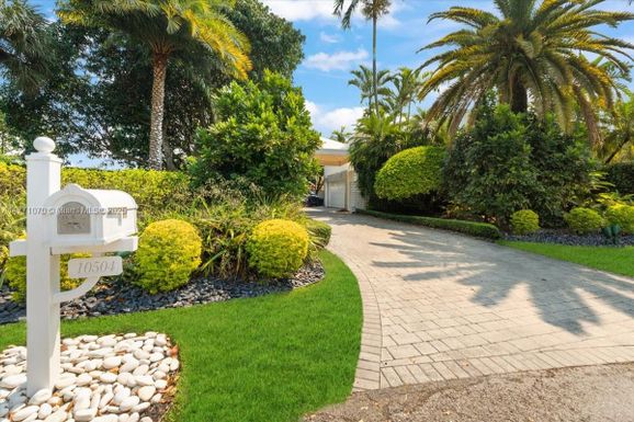 10504 SW 129th Ter, Miami FL 33176