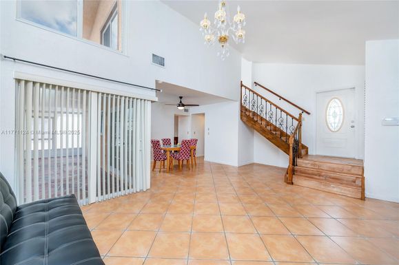 1007 NW 106th Ave Cir, Miami FL 33172