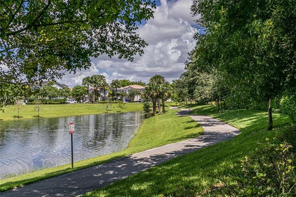 3850 Washington St, Hollywood FL 33021