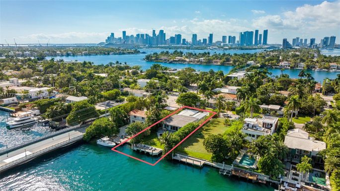 441 E Dilido Dr, Miami Beach FL 33139