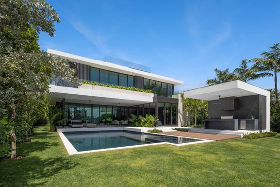 5515 Pine Tree Dr, Miami Beach FL 33140