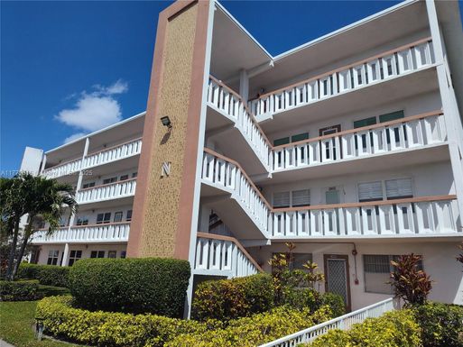 1069 N Lyndhurst  N # 1069, Deerfield Beach FL 33442