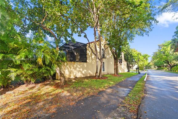 9902 Costa Del Sol Blvd # 92, Doral FL 33178