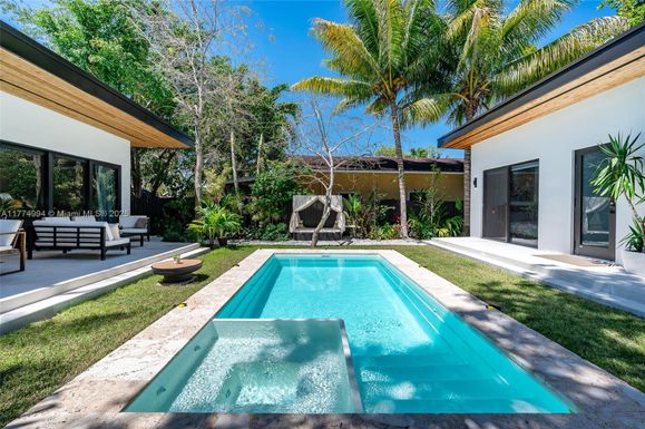 151 NW 44th St, Miami FL 33127
