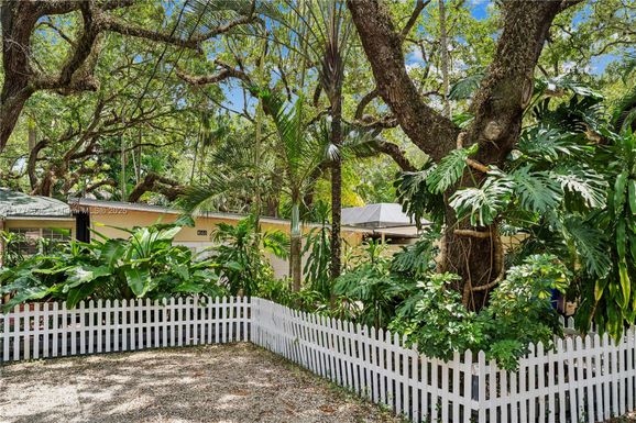 4160 Lybyer Ave, Miami FL 33133