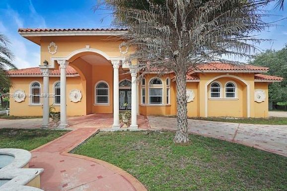 23710 SW 214th Pl, Homestead FL 33031