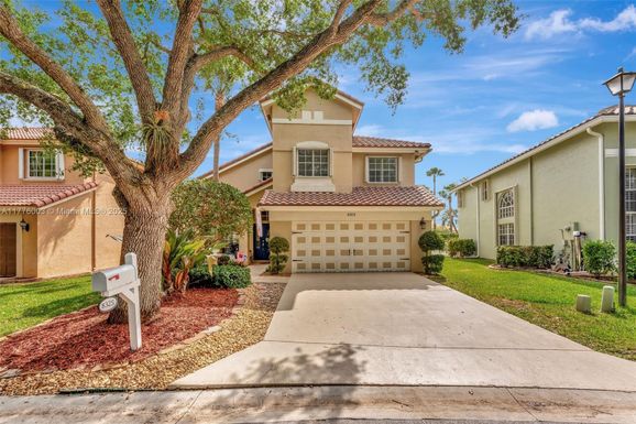 8325 NW 57th Dr, Coral Springs FL 33067