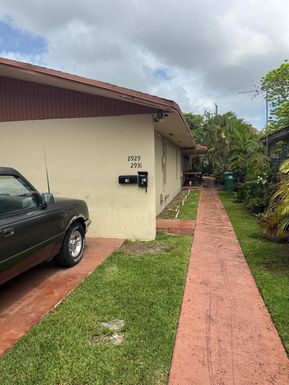 2929 NW 22nd Ct, Miami FL 33142
