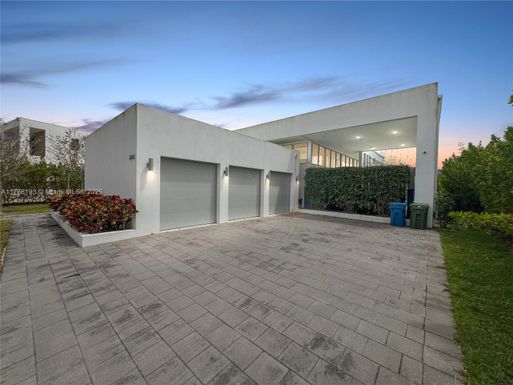 16582 S Botaniko Dr S, Weston FL 33326