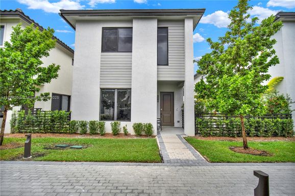 4419 NW 80th Ct, Doral FL 33166