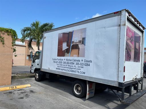 7913 NW 64th St, Medley FL 33166