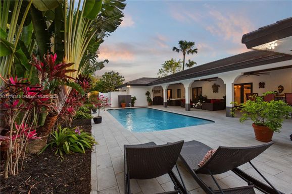 13505 SW 83rd Ct, Pinecrest FL 33156