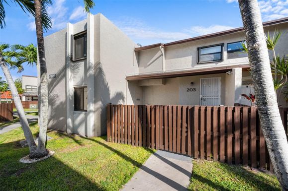 10296 NW 9 St Cir # 203, Miami FL 33172