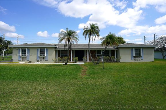 8001 SW 140th Ter, Palmetto Bay FL 33158
