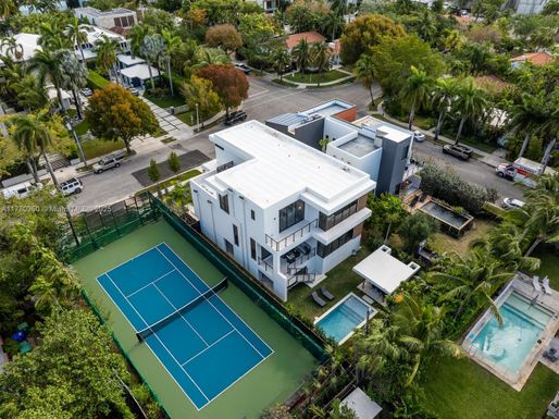 736 NE 77th St, Miami FL 33138