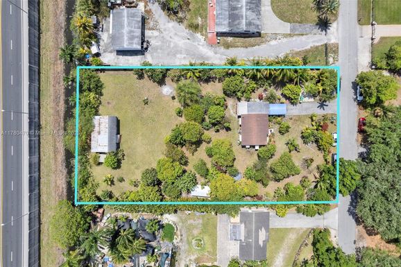 3950 SW 53rd Ave, Davie FL 33314