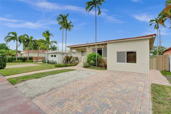 1450 Marseille Dr, Miami Beach FL 33141