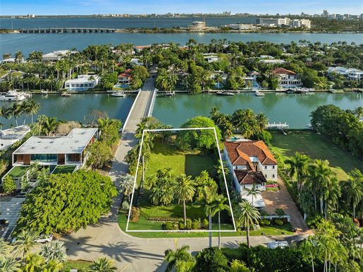 1635 W 27th St, Miami Beach FL 33140