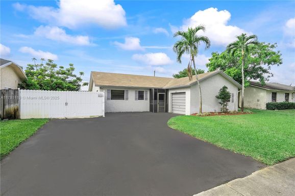 8230 NW 47th Ct, Lauderhill FL 33351