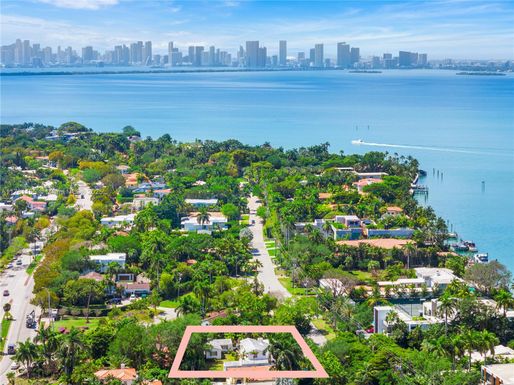 6371 N Bay Rd, Miami Beach FL 33141