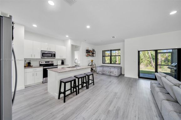 1158 E Benbow Cir, La Belle FL 33935