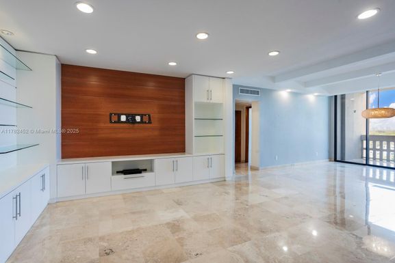 90 Edgewater Dr, Coral Gables FL 33133