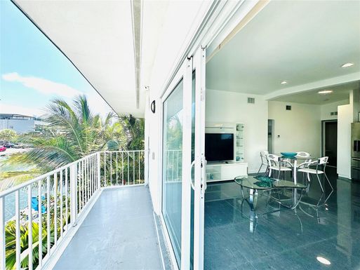 3751 NE 170th St # 4, North Miami Beach FL 33160