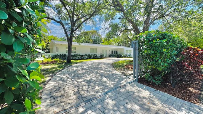 7440 SW 126th St, Pinecrest FL 33156