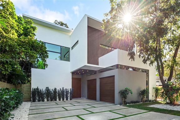 2805 Freeman St, Miami FL 33133