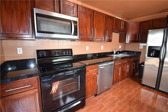 344 SW 1st St # 1, Pompano Beach FL 33060