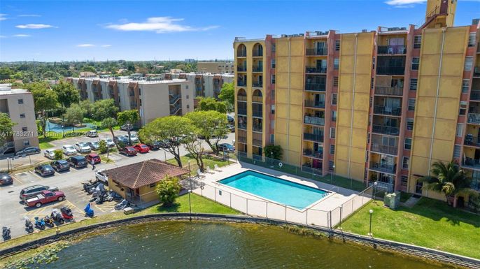 4719 NW 7th St # 11, Miami FL 33126