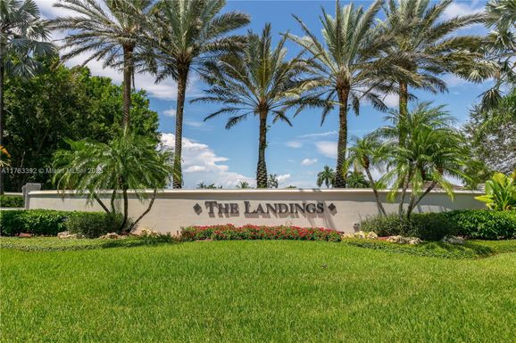 273 Landings Blvd, Weston FL 33327