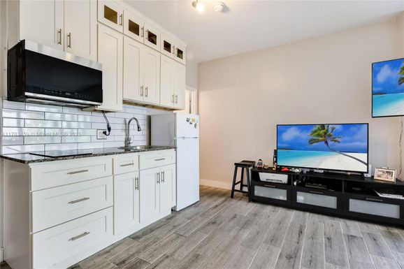 6345 Collins Ave # 522, Miami Beach FL 33141