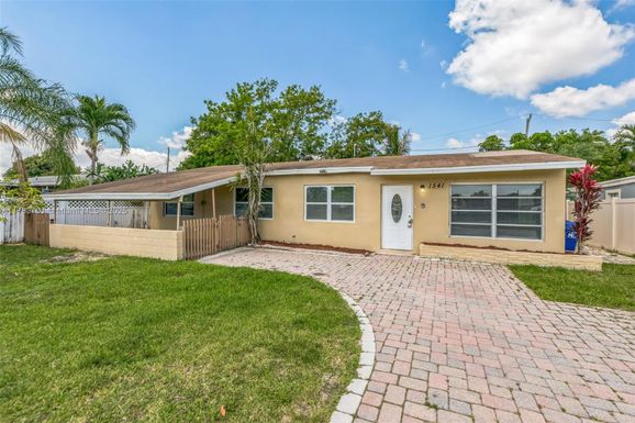1541 SW 63rd Ter, North Lauderdale FL 33068