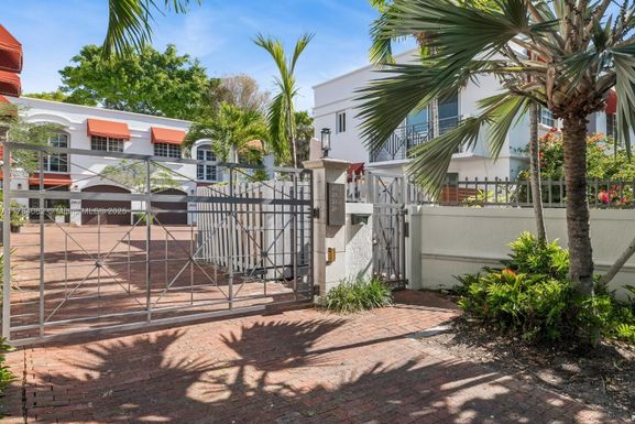 2905 Day Ave # 2A, Miami FL 33133