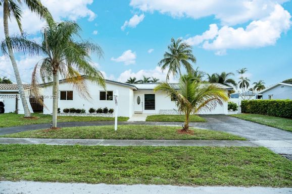 5820 SW 17th St, Plantation FL 33317
