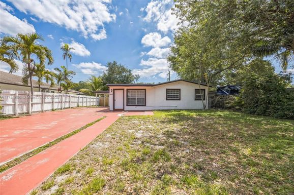 2515 N 66th Ave, Hollywood FL 33024