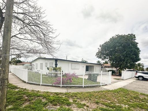 410 W 30th Pl, Hialeah FL 33012