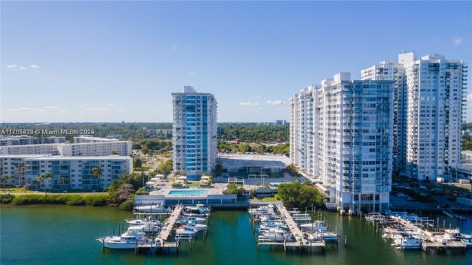 18011 Biscayne Blvd # 902, Aventura FL 33160