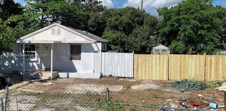 1849 NW 83rd Ter, Miami FL 33147