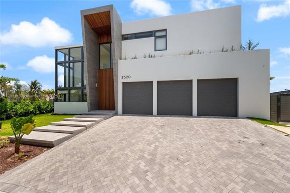 2320 NE 49th St, Lighthouse Point FL 33064