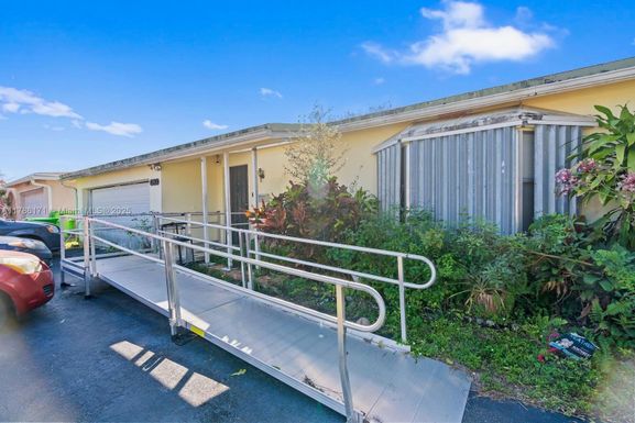 8520 NW 20th Ct, Sunrise FL 33322