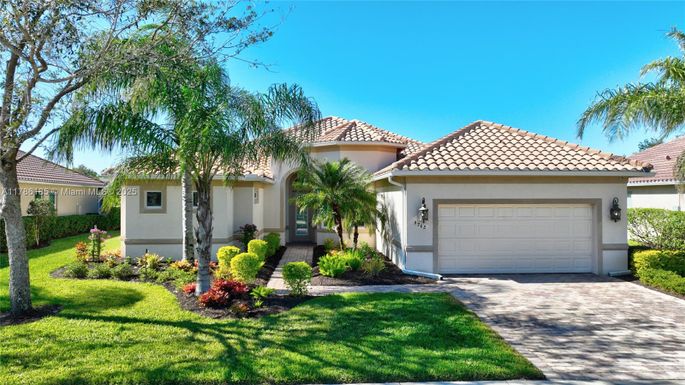 9762 Nickel Ridge Circle, Naples FL 34120